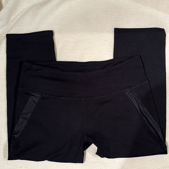 Fabletics Corfu Capri black leggings size M activewear - Picture 6 of 9